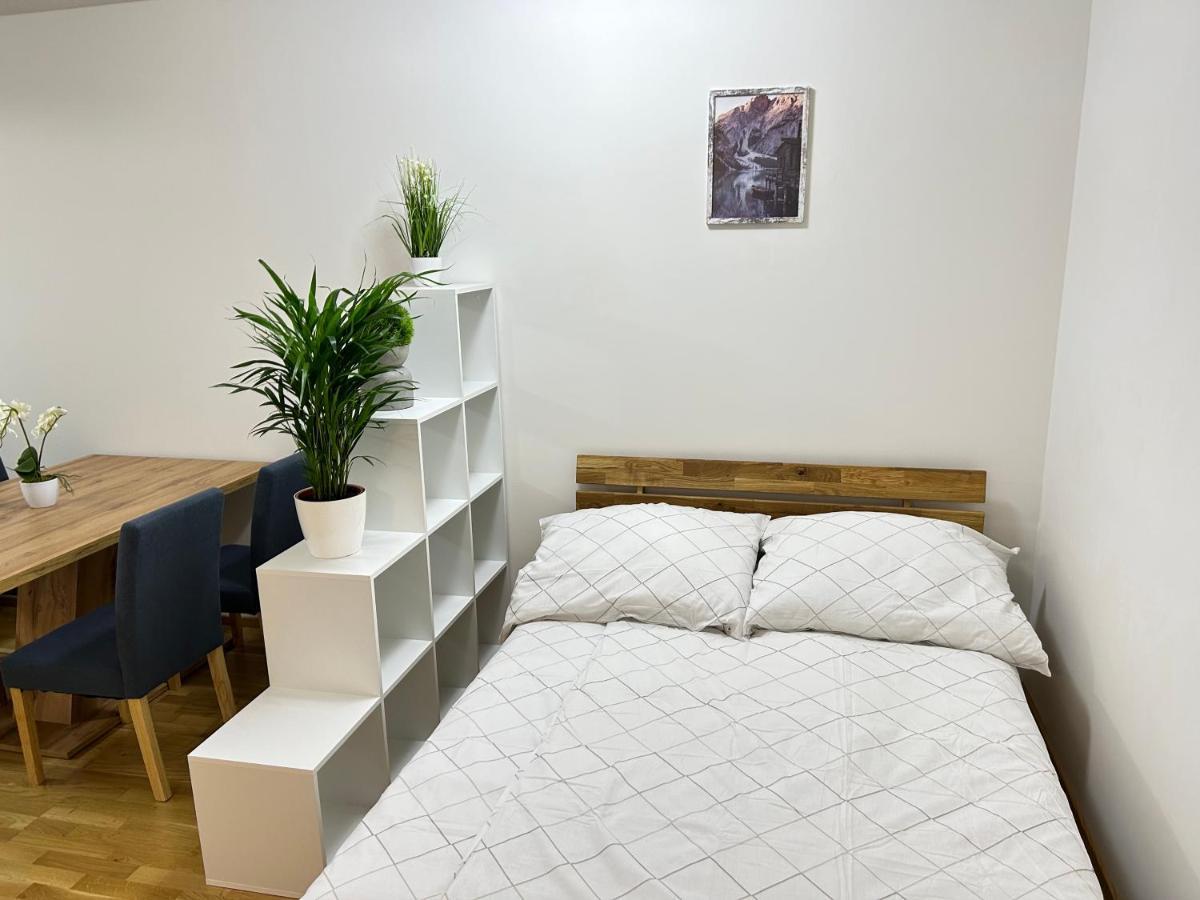 55 M2 Stylish Apartment With Balcony & Parking Виена Екстериор снимка