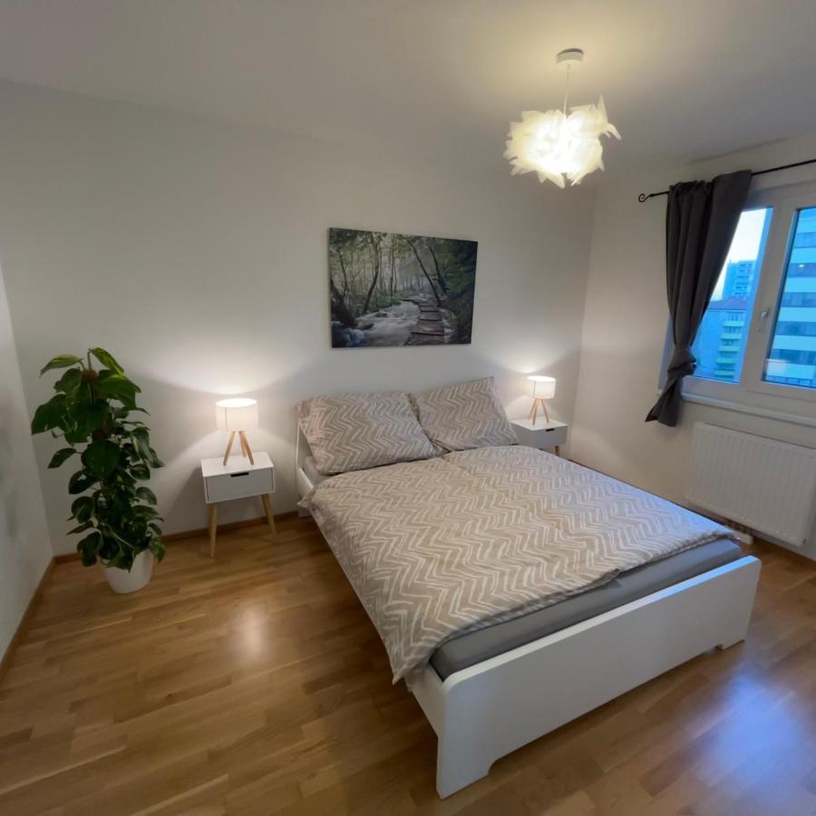 55 M2 Stylish Apartment With Balcony & Parking Виена Екстериор снимка